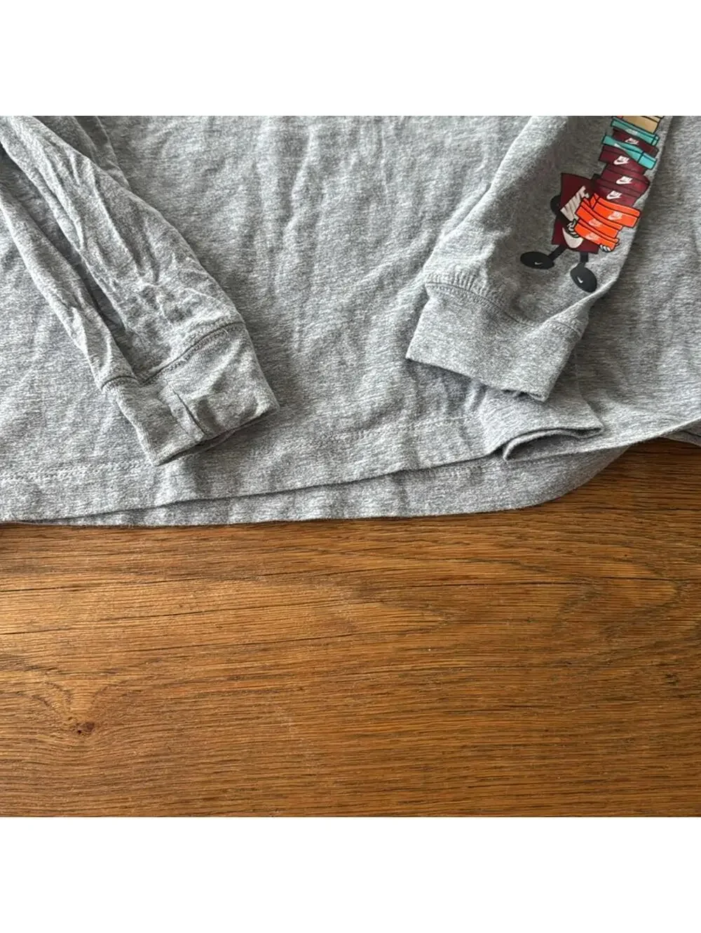 Nike Graphic Shoebox Long-sleeve Tee Large